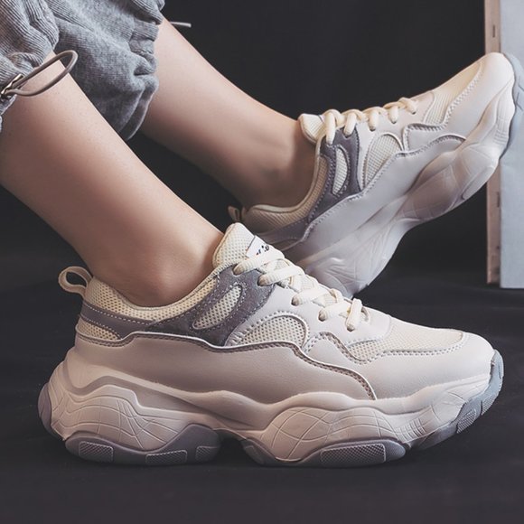 gym shoes - Picture 2 of 3